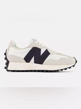 New Balance 327  Men’s Sneaker size 10.5/ Women’s size 12